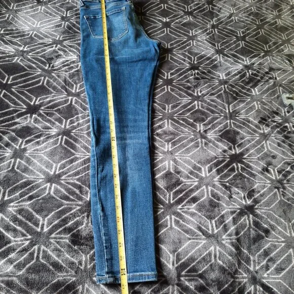 Old Navy Mid-Rise ROCKSTAR Distressed Skinny Jeans - Darkwash, Size 4 - Picture 11 of 15